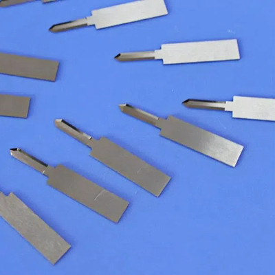 Cuchillo de carburo de tungsteno 92HRA, grano de 0,5 μm para corte de caucho